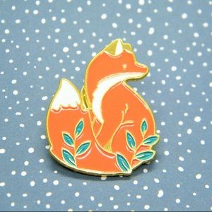 🎉 New Gold Fox & Leaves Enamel Pin